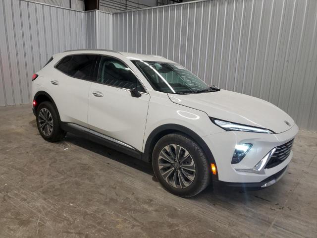 LRBFZME42RD017373 - 2024 BUICK ENVISION PREFERRED თეთრი ფოტო 4