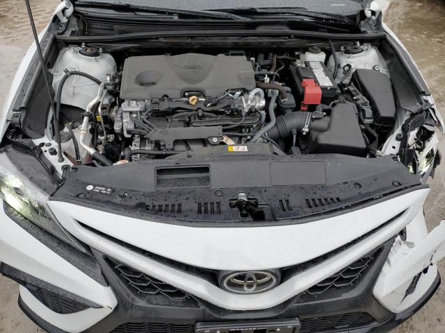 4T1T11BK3RU123372 - 2024 TOYOTA CAMRY SE NIGHT SHADE WHITE photo 11