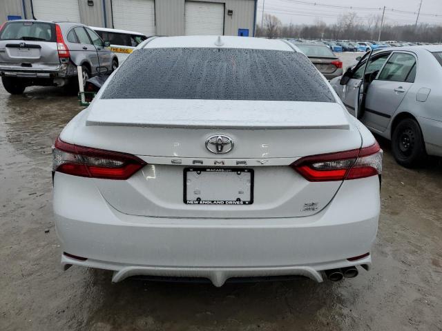 4T1T11BK3RU123372 - 2024 TOYOTA CAMRY SE NIGHT SHADE WHITE photo 6