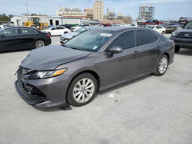 4T1B11HK5JU590509 - 2018 TOYOTA CAMRY L GRAY photo 1