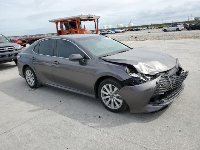 4T1B11HK5JU590509 - 2018 TOYOTA CAMRY L GRAY photo 4