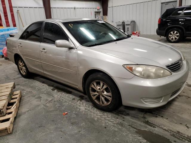 4T1BF32K35U590908 - 2005 TOYOTA CAMRY LE ვერცხლისფერი ფოტო 4