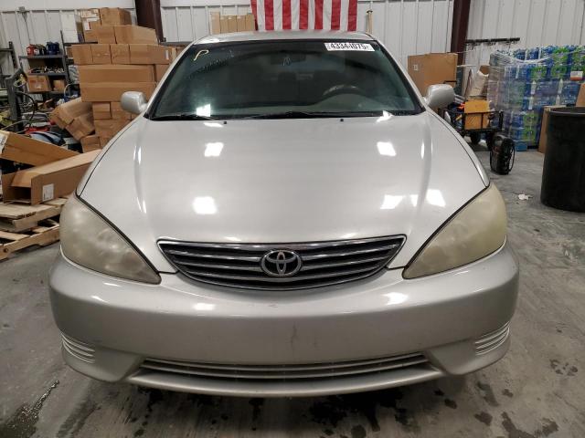 4T1BF32K35U590908 - 2005 TOYOTA CAMRY LE ვერცხლისფერი ფოტო 5