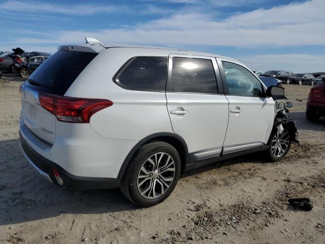 JA4AD2A39JZ007775 - 2018 MITSUBISHI OUTLANDER ES WHITE photo 3