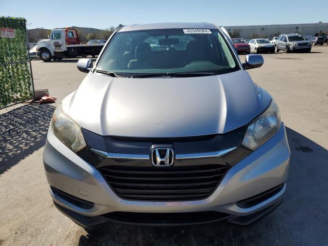 3CZRU5H37JM718256 - 2018 HONDA HR-V LX SILVER photo 5