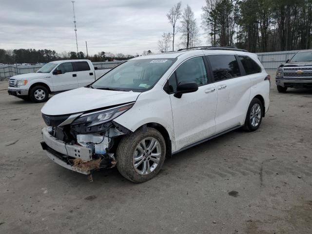 5TDDSKFCXNS060350 - 2022 TOYOTA SIENNA XSE WHITE photo 1