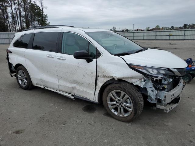 5TDDSKFCXNS060350 - 2022 TOYOTA SIENNA XSE WHITE photo 4