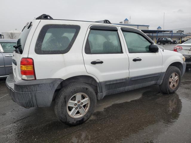 1FMYU02Z75KA83565 - 2005 FORD ESCAPE XLS WHITE photo 3