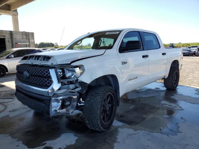 5TFEY5F10JX233476 - 2018 TOYOTA TUNDRA CREWMAX SR5 WHITE photo 1