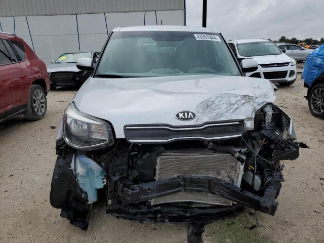 KNDJN2A23K7658990 - 2019 KIA SOUL SILVER photo 5