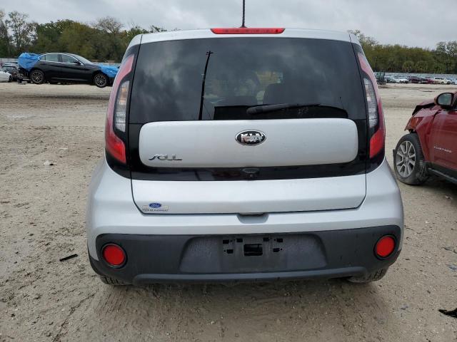 KNDJN2A23K7658990 - 2019 KIA SOUL SILVER photo 6