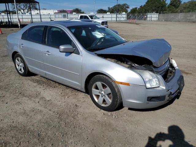 3FAHP07Z99R218377 - 2009 FORD FUSION SE SILVER photo 4