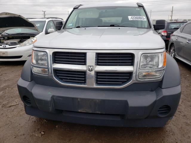 1D8GU28K77W720103 - 2007 DODGE NITRO SXT SILVER photo 5