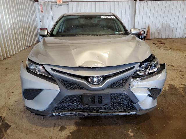 4T1B11HK4KU277386 - 2019 TOYOTA CAMRY L SILVER photo 5