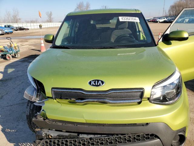 KNDJN2A22J7892293 - 2018 KIA SOUL GREEN photo 11