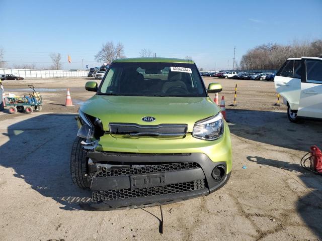 KNDJN2A22J7892293 - 2018 KIA SOUL GREEN photo 5