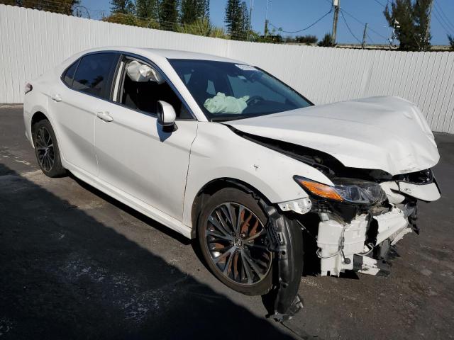 4T1G11AK8LU932618 - 2020 TOYOTA CAMRY SE WHITE photo 4