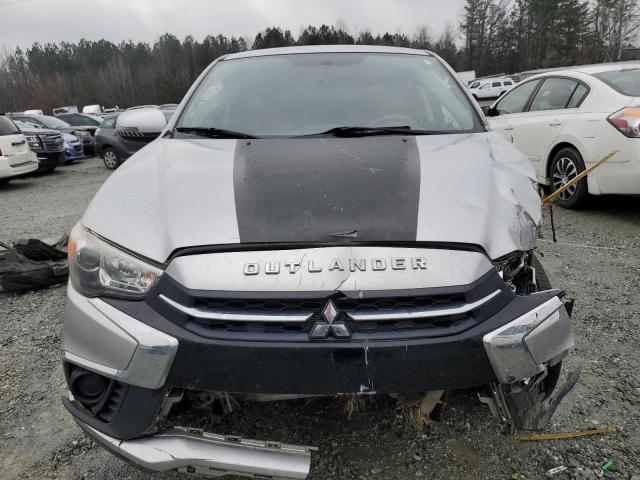 JA4AP3AU7KU019265 - 2019 MITSUBISHI OUTLANDER ES SILVER photo 5