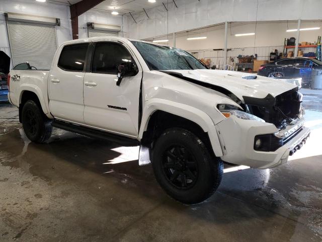 5TFCZ5AN2HX054185 - 2017 TOYOTA TACOMA DOUBLE CAB WHITE photo 4