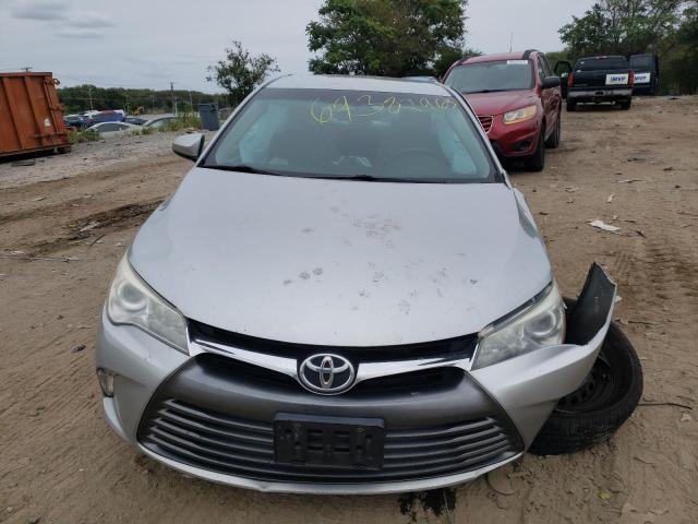 4T4BF1FK5GR556671 - 2016 TOYOTA CAMRY LE SILVER photo 5