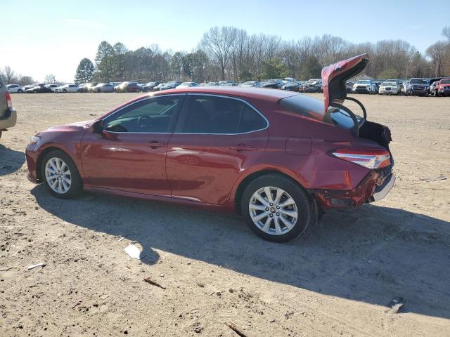 4T1B11HKXJU623391 - 2018 TOYOTA CAMRY L RED photo 2