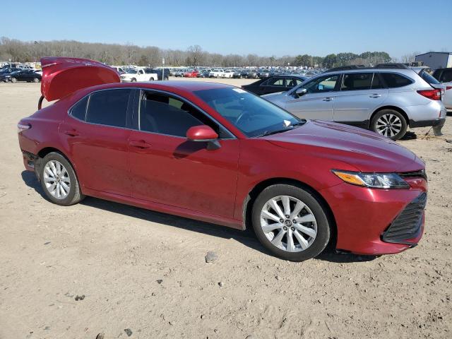 4T1B11HKXJU623391 - 2018 TOYOTA CAMRY L RED photo 4