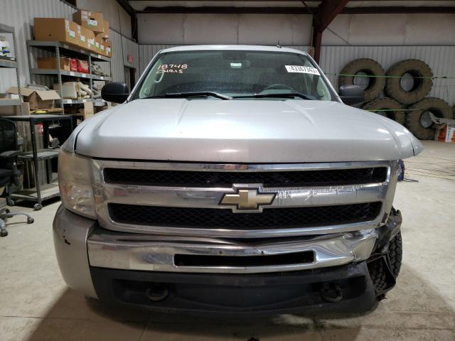 1GCRKREA1BZ228000 - 2011 CHEVROLET SILVERADO K1500 LS SILVER photo 5