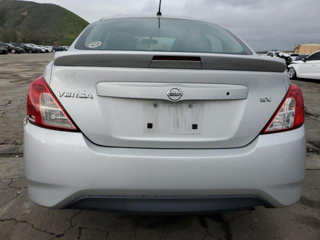 3N1CN7AP7JL865168 - 2018 NISSAN VERSA S SILVER photo 6