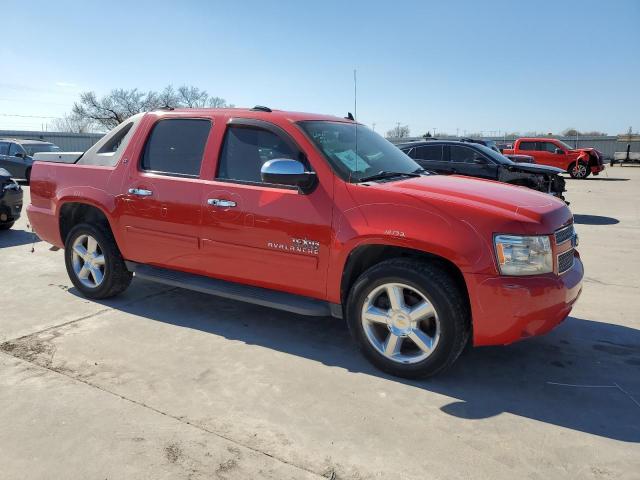 3GNMCFE01BG316047 - 2011 CHEVROLET AVALANCHE LT RED photo 4