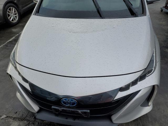 JTDKARFP8J3093283 - 2018 TOYOTA PRIUS PRIM ვერცხლისფერი ფოტო 11