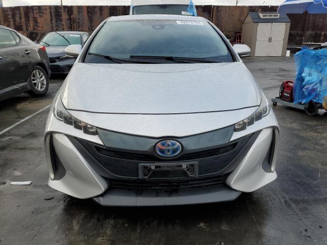 JTDKARFP8J3093283 - 2018 TOYOTA PRIUS PRIM ვერცხლისფერი ფოტო 5