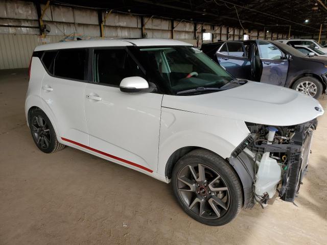 KNDJ63AU8L7021857 - 2020 KIA SOUL GT LINE WHITE photo 4