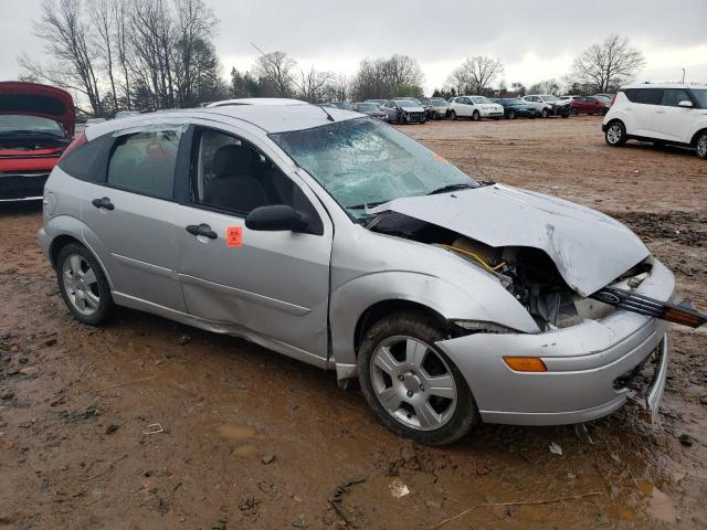 3FAFP37383R113065 - 2003 FORD FOCUS ZX5 SILVER photo 4