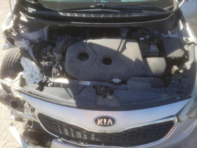 KNAFX4A64G5537917 - 2016 KIA FORTE LX SILVER photo 11