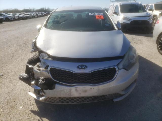 KNAFX4A64G5537917 - 2016 KIA FORTE LX SILVER photo 5