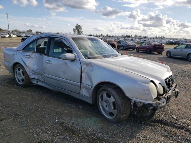 WDBJF83J51X050762 - 2001 MERCEDES-BENZ E 430 SILVER photo 4