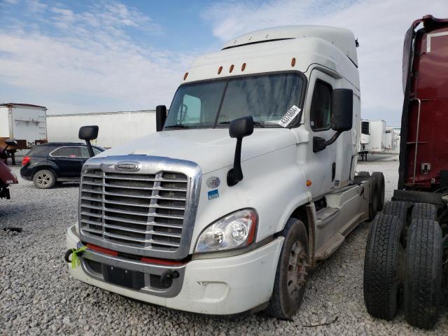 1FUJGLD57GLHD7848 - 2016 FREIGHTLINER CASCADIA 1 WHITE photo 2