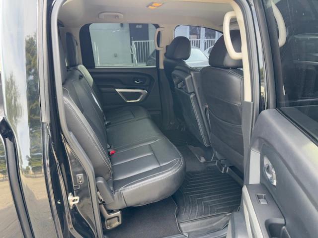 1N6AA1EK7JN542912 - 2018 NISSAN TITAN S Noir photo 11