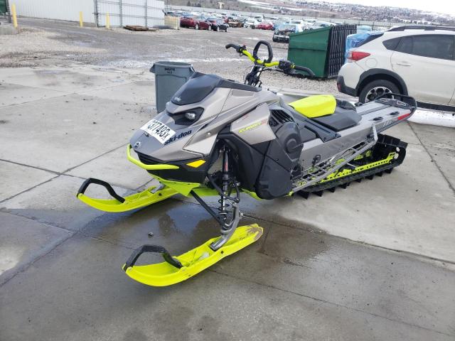 2BPSTJPB1PV000397 - 2023 SKI DOO SUMMIT X 8 GRAY photo 2