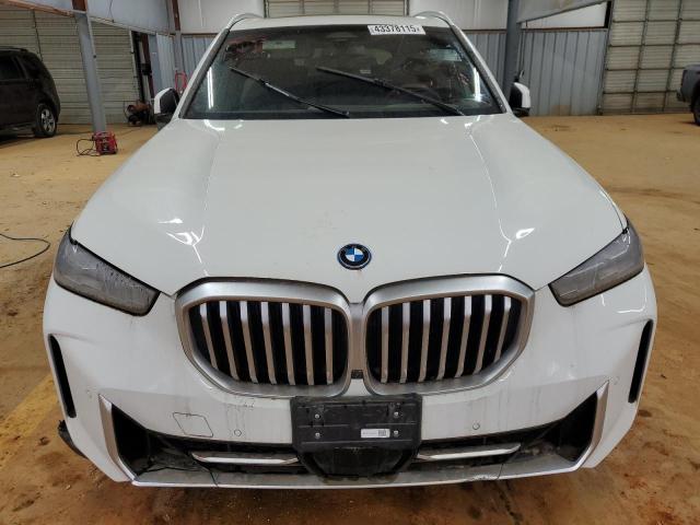 5UX43EU04R9U03843 - 2024 BMW X5 XDRIVE50E WHITE photo 5
