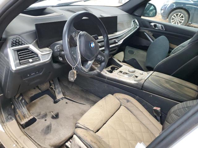 5UX43EU04R9U03843 - 2024 BMW X5 XDRIVE50E WHITE photo 8