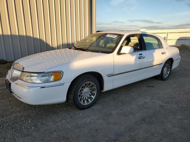 1LNHM82W4YY856112 - 2000 LINCOLN TOWN CAR SIGNATURE WHITE photo 1