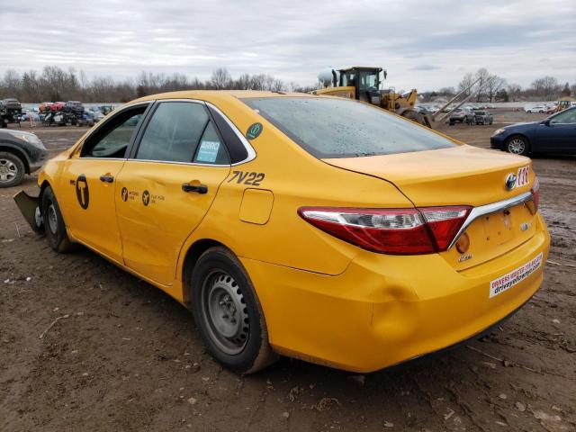 4T1BD1FK9FU151069 - 2015 TOYOTA CAMRY HYBRID YELLOW photo 2