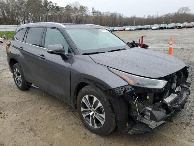 5TDGZRAH5NS103772 - 2022 TOYOTA HIGHLANDER XLE GRAY photo 4