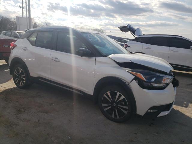 3N1CP5CU5KL528405 - 2019 NISSAN KICKS S WHITE photo 4