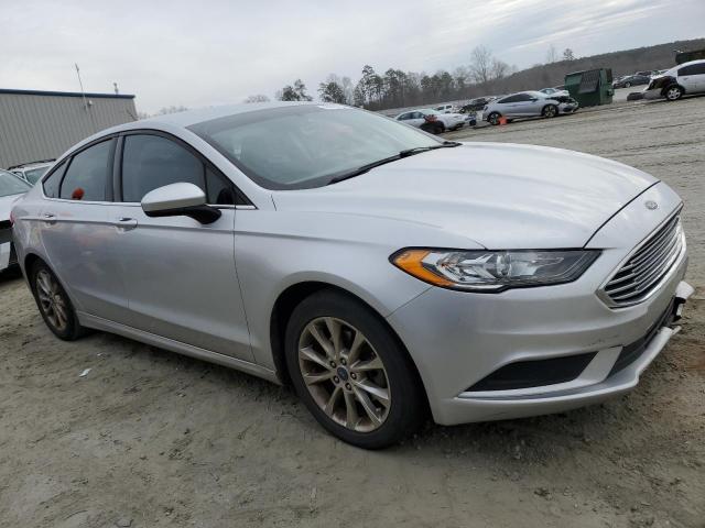 3FA6P0HD7HR309026 - 2017 FORD FUSION SE SILVER photo 4