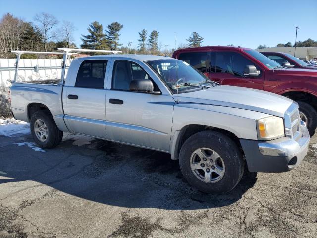 1D7HW48N85S254565 - 2005 DODGE DAKOTA QUAD SLT SILVER photo 4