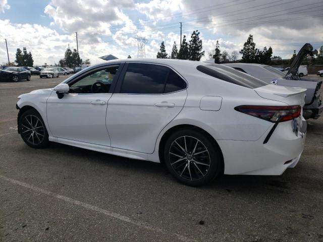 4T1G11AK5RU878798 - 2024 TOYOTA CAMRY SE NIGHT SHADE WHITE photo 2