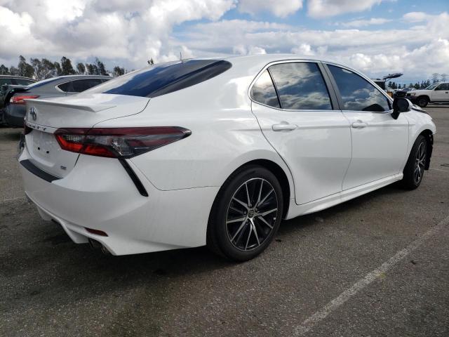 4T1G11AK5RU878798 - 2024 TOYOTA CAMRY SE NIGHT SHADE WHITE photo 3