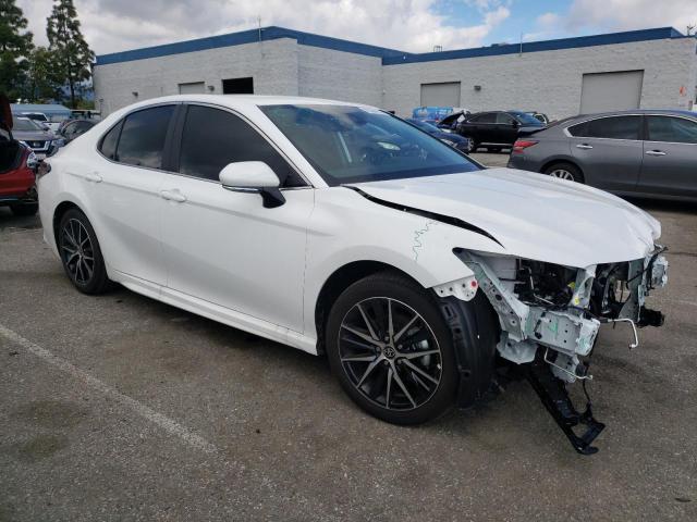 4T1G11AK5RU878798 - 2024 TOYOTA CAMRY SE NIGHT SHADE WHITE photo 4